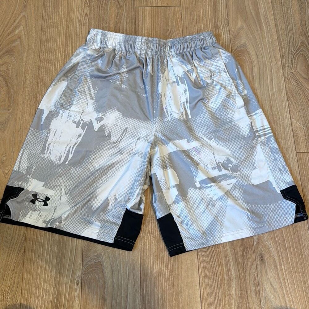 Under armour boys gray and white swim trunks‎ size small